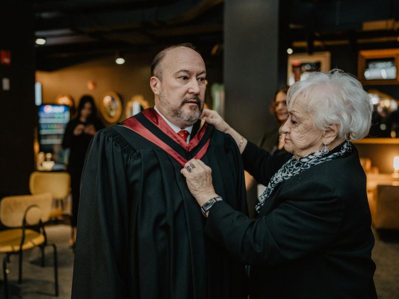 Éric Dion revêt la toge