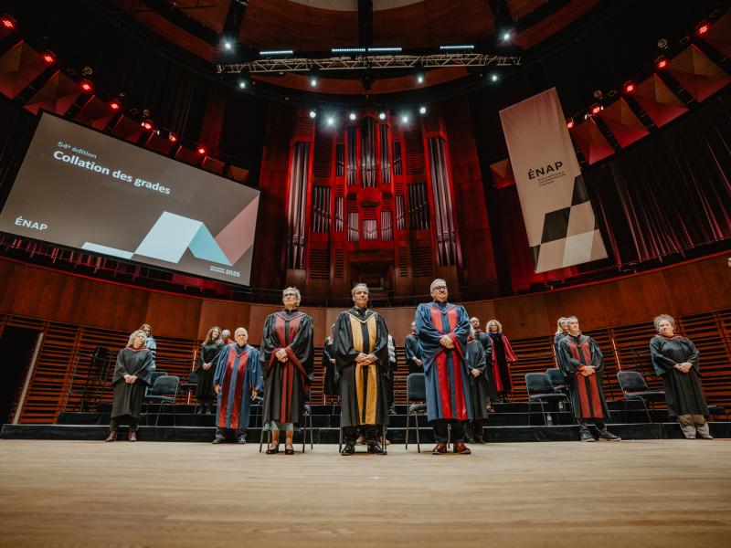 L'estrade d'honneur de la collation des grades 2025