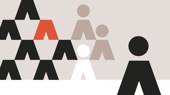 Fond grège motifs A noirs, orange et blancs