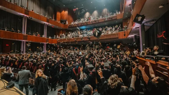 la salle lancé du mortier fin de la cérémonie