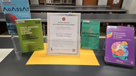 Livres sur les réalités autochtones exposés pour la Journée de la Journée de la vérité et de la réconciliation 2026