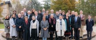 Groupe lors d'une assemblée générale où l'ENAP a rejoint le Réseau des écoles de service public en France