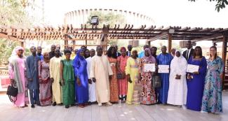 26 participantes et participants du Programme international de formation en évaluation du développement (PIFED) qui ont suivi leurs activités au Sénégal