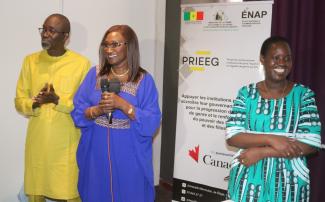 Prise de parole par des personnes responsables du Programme international de formation en évaluation du développement (PIFED) au Sénégal. 