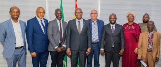 Pascal Waly Faye, conseiller aux organisations à l'ENAP, Amadou Oury Bah, premier ministre de la République de Guinée, et Marc Lepage, chargé d'enseignement à l'ENAP
