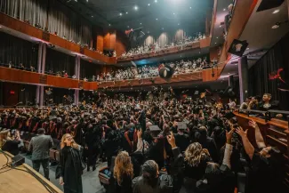 la salle lancé du mortier fin de la cérémonie