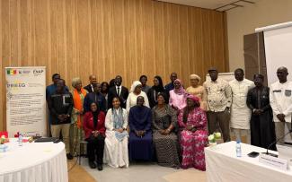 Photo de famille durant la cérémonie officielle de lancement