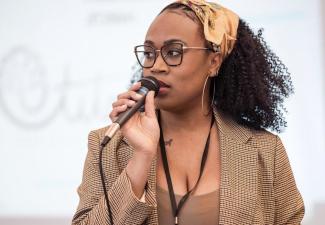 Émilie Lydia Aki Mbot, étudiante