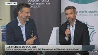 Gabriel Nadeau-Dubois s'exprimant au micro