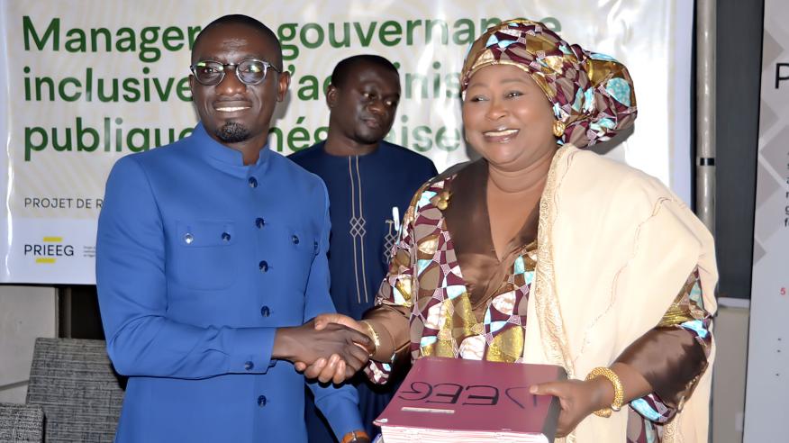 Maïmouna Dièye, ministre de la Ministère de la Famille, de l'Action Sociale et des Solidarités et Olivier Boucal, ministre de la Fonction Publique, du Travail et de la Réforme du Service Public